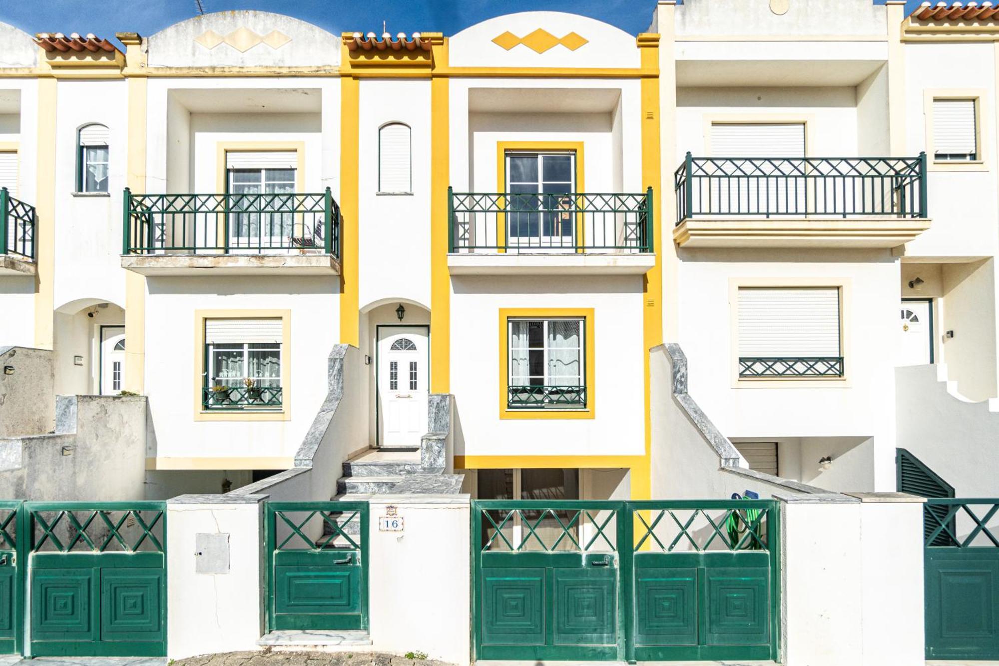 Baleal Happiness Surf House Villa Ferrel  Exterior photo