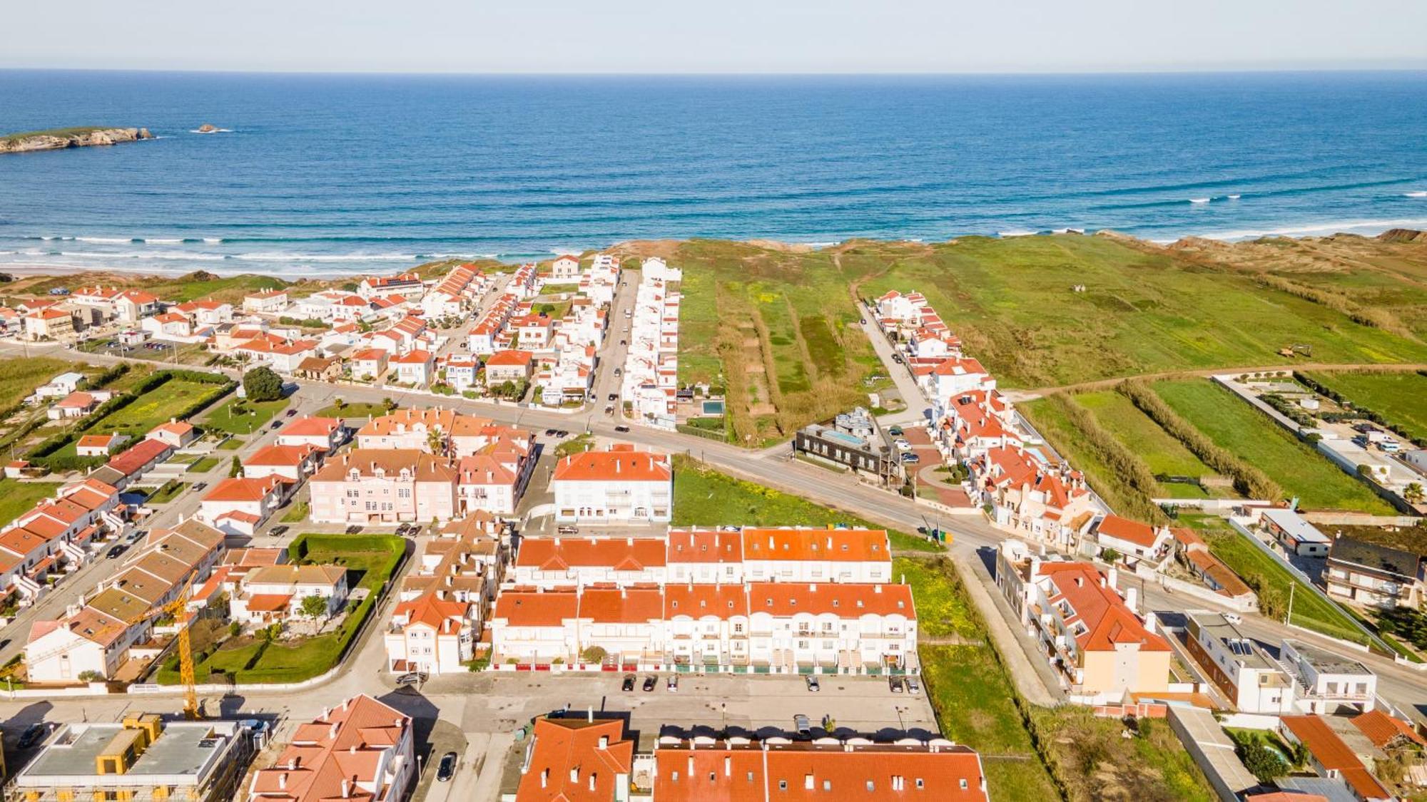 Baleal Happiness Surf House Villa Ferrel  Exterior photo